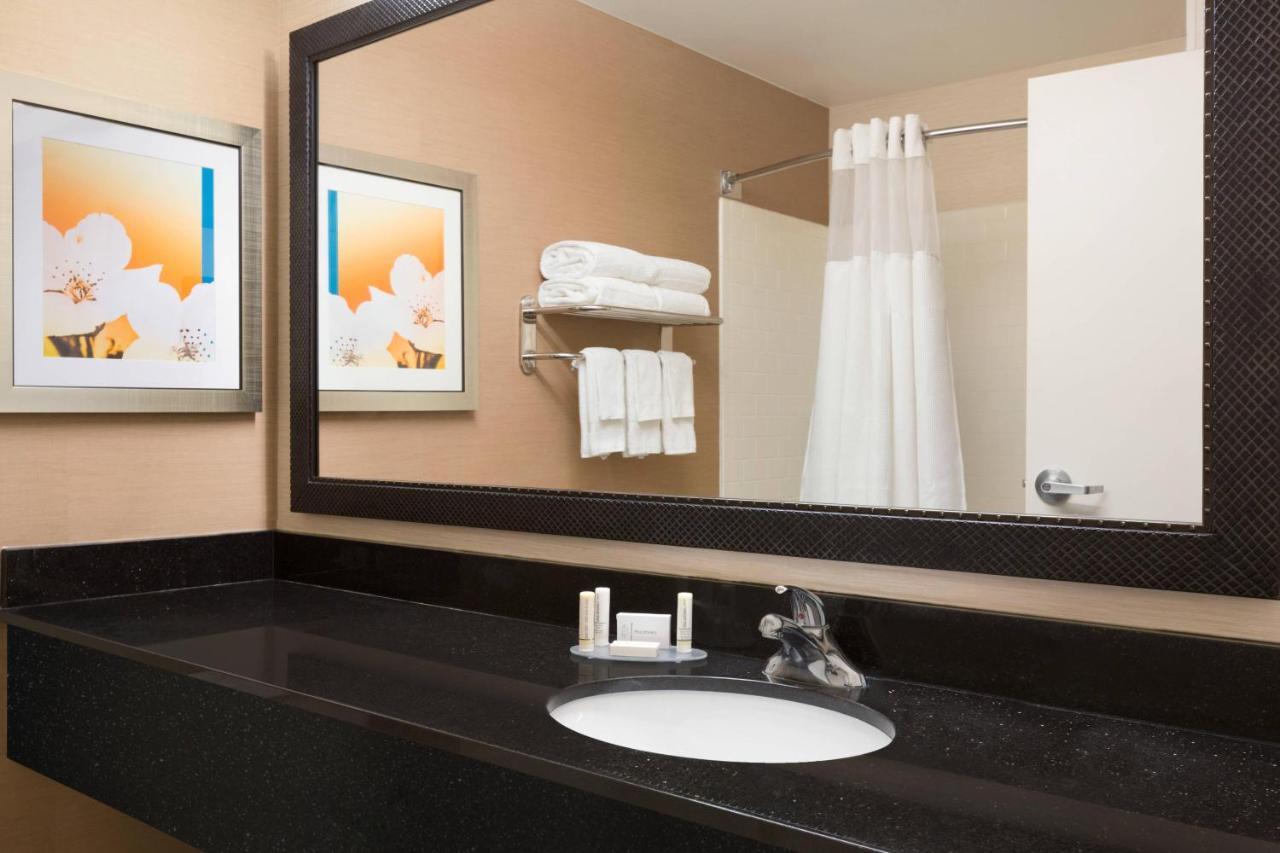 Comfort Inn & Suites Westfield Εξωτερικό φωτογραφία
