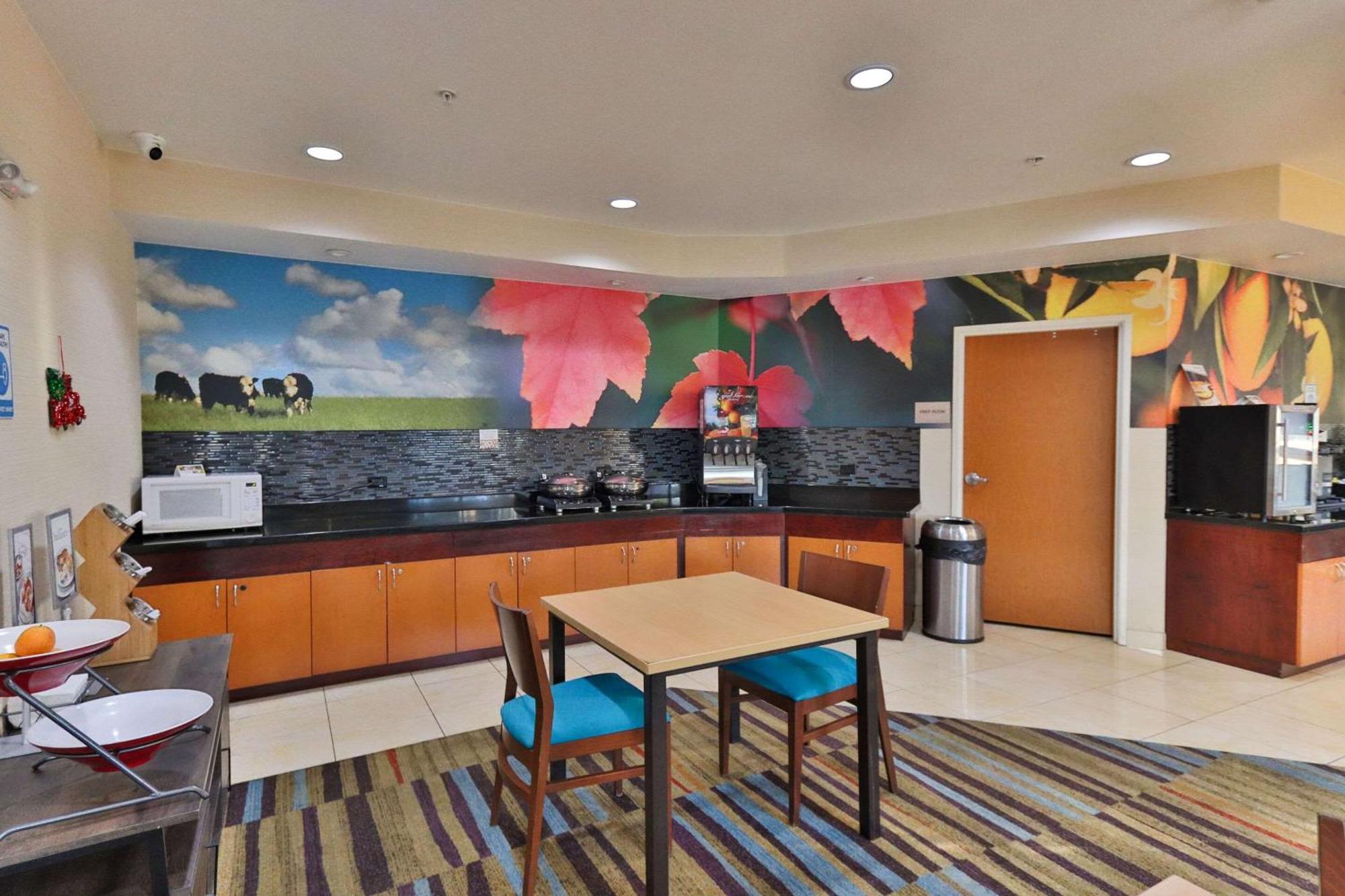 Comfort Inn & Suites Westfield Εξωτερικό φωτογραφία