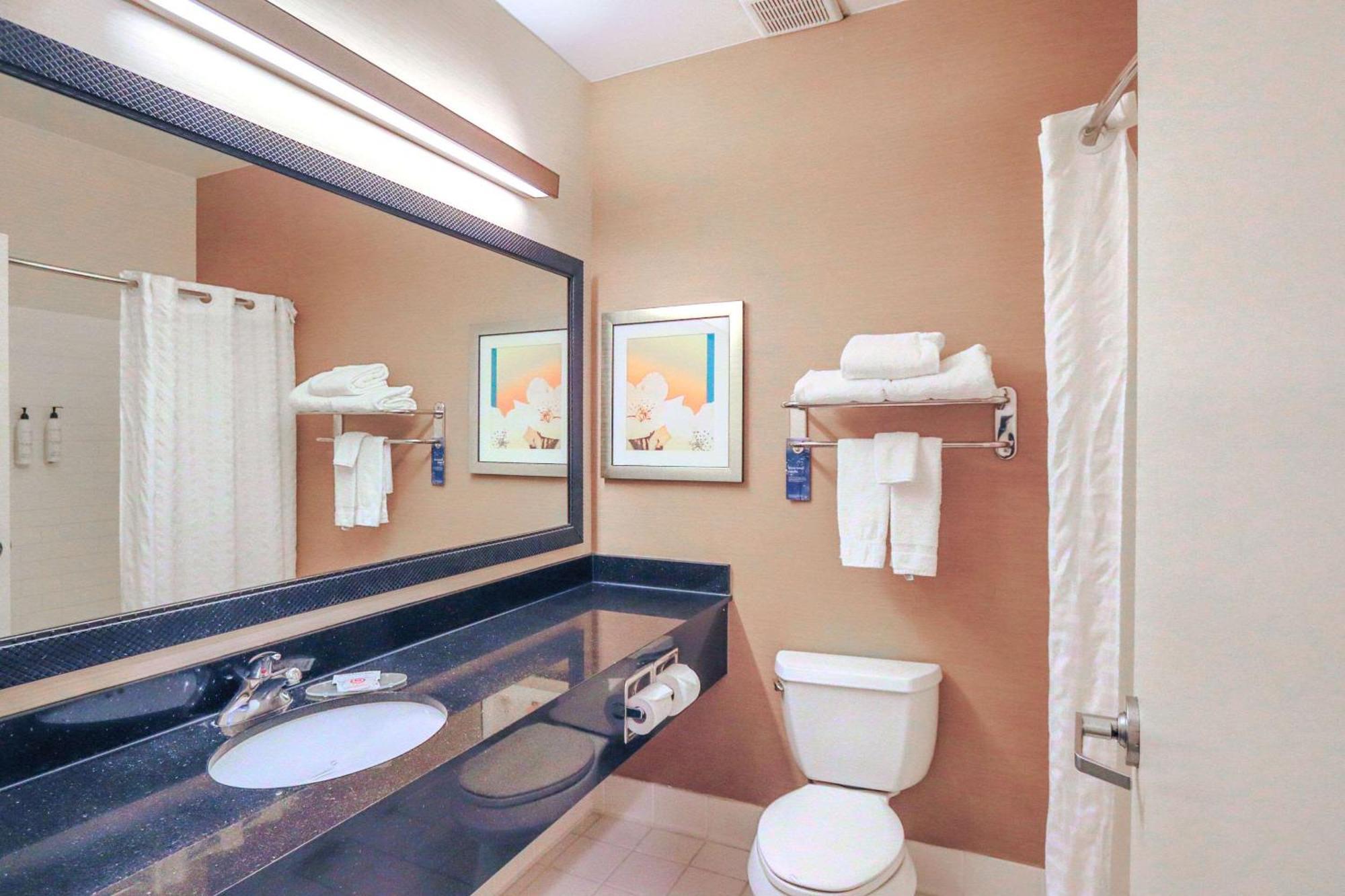 Comfort Inn & Suites Westfield Εξωτερικό φωτογραφία