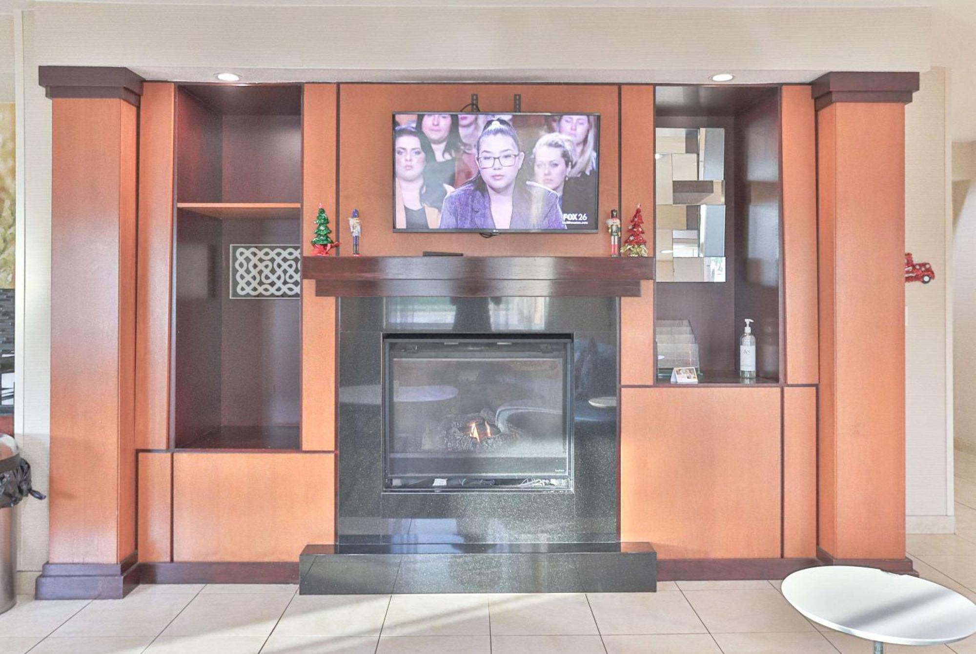 Comfort Inn & Suites Westfield Εξωτερικό φωτογραφία