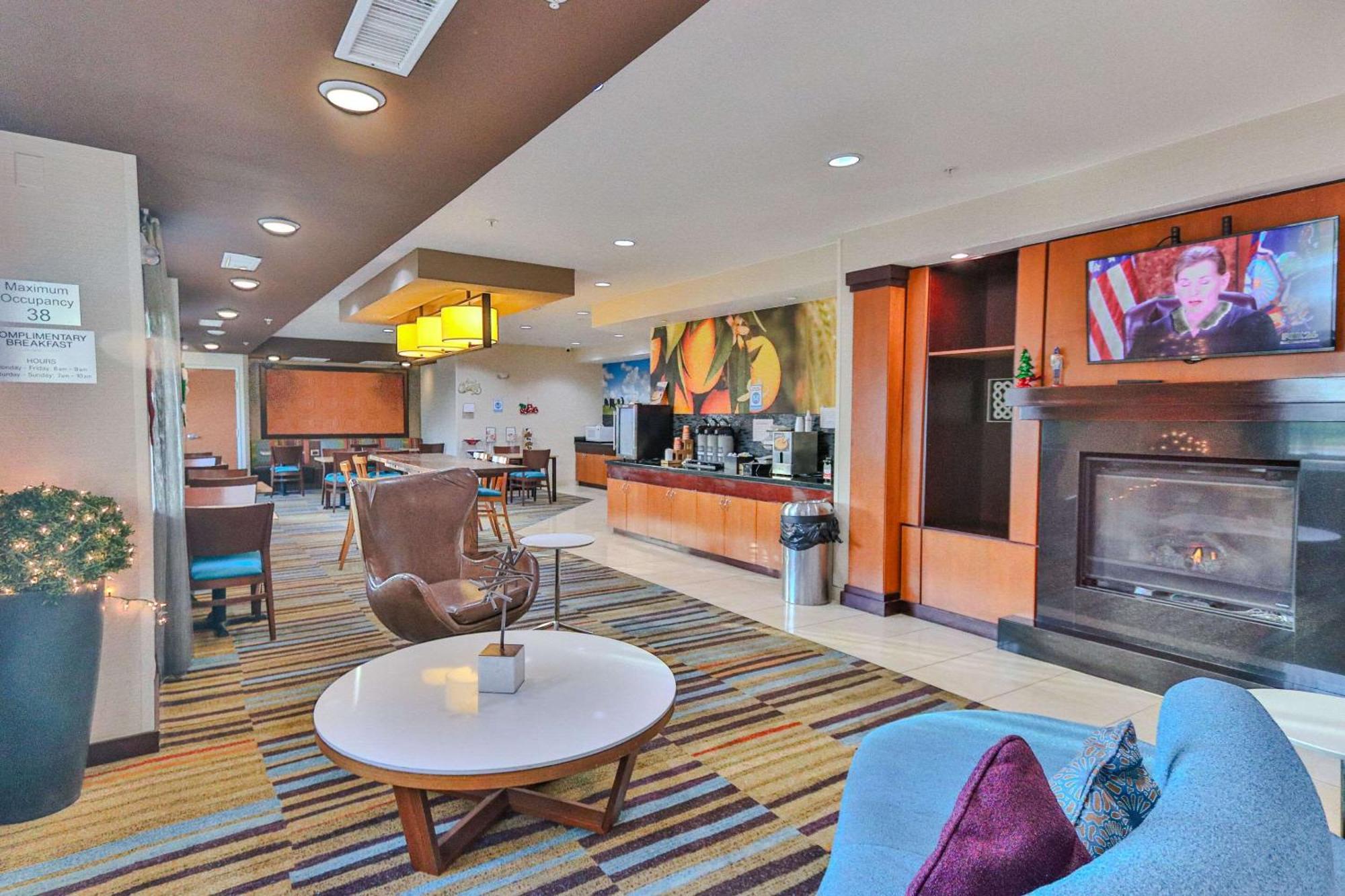 Comfort Inn & Suites Westfield Εξωτερικό φωτογραφία